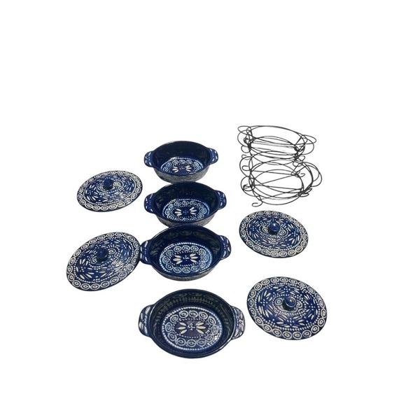 Temptations by Tara Blue Carved Baking Dishes
4 Oval 9 oz Old World Poinsettia - Picture 10 of 16